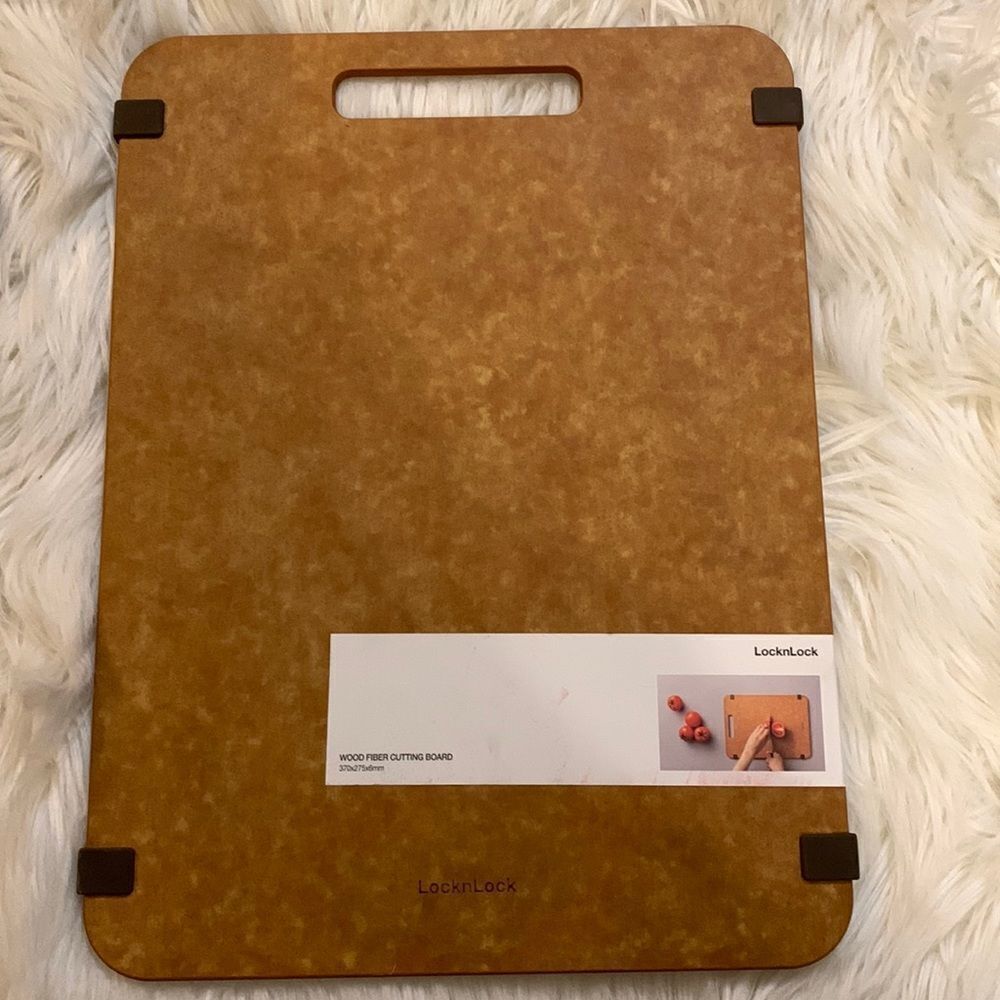 LocknLock wood fiber cutting board.